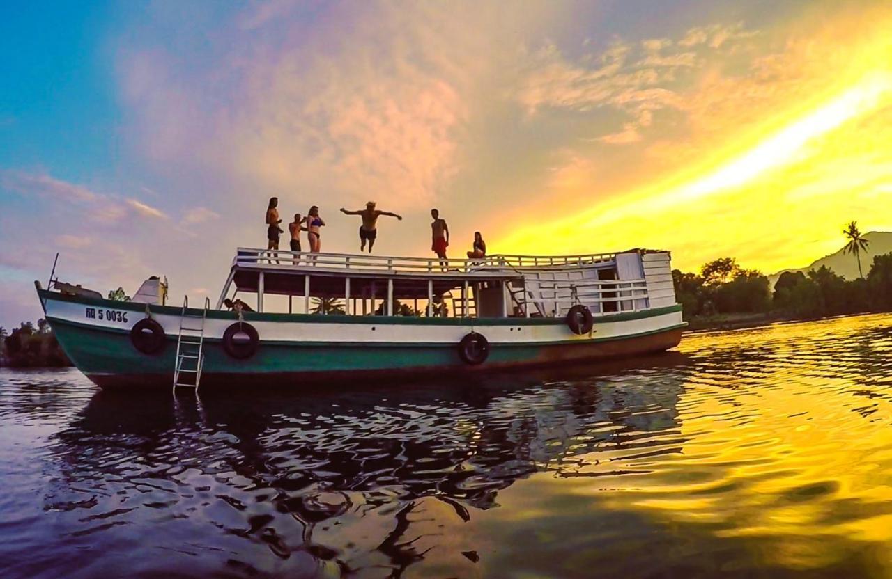 Mad Monkey Hostel Kampot (Adults Only) Экстерьер фото