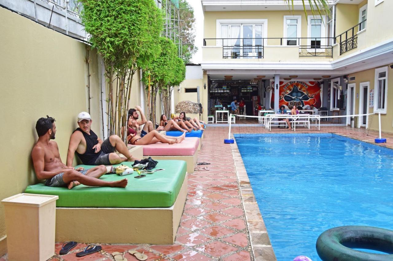 Mad Monkey Hostel Kampot (Adults Only) Экстерьер фото